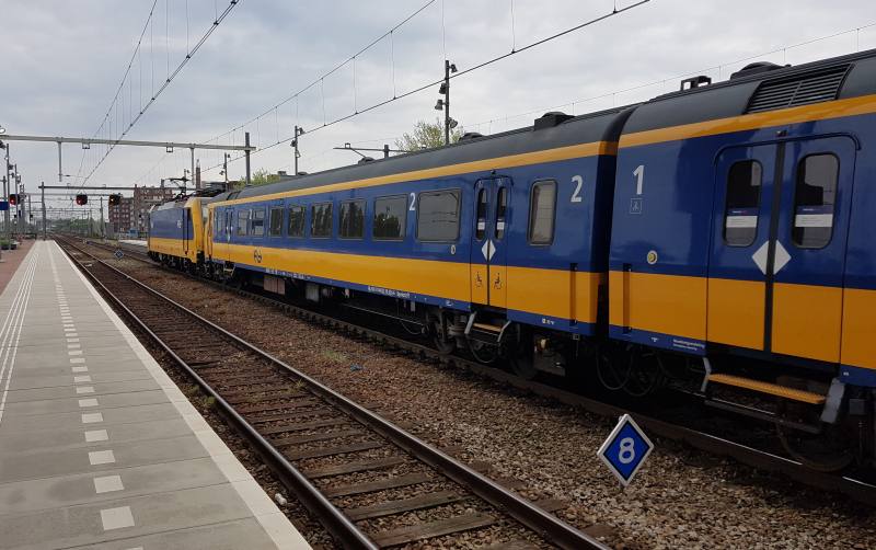 8 bord tussen de sporen<br />(foto: Breda, 28 april 2018, Wilco Vermeer)