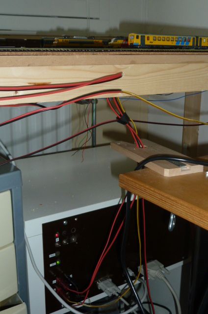 Schaduwstationmodule met booster/voeding/PC interface kast.