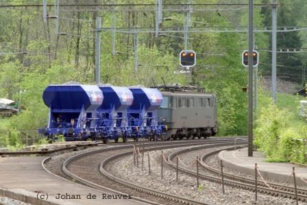 (c) Johan de Reuver<br /><br />Ae 6/6 op pad met een drietal beladen Fccpps'en